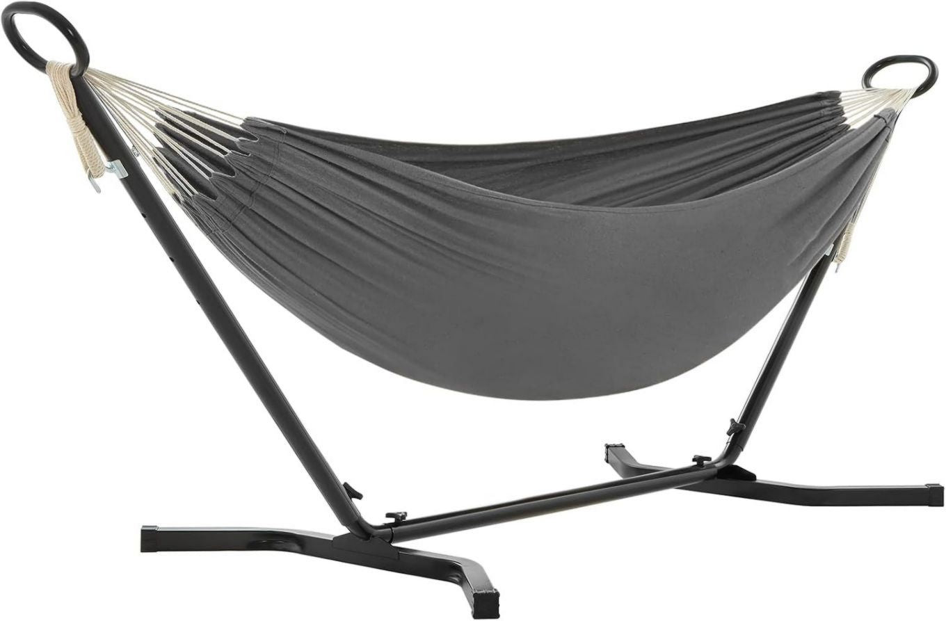 Un' amaca rattan set terrazzo ghsg pratico e funzionale